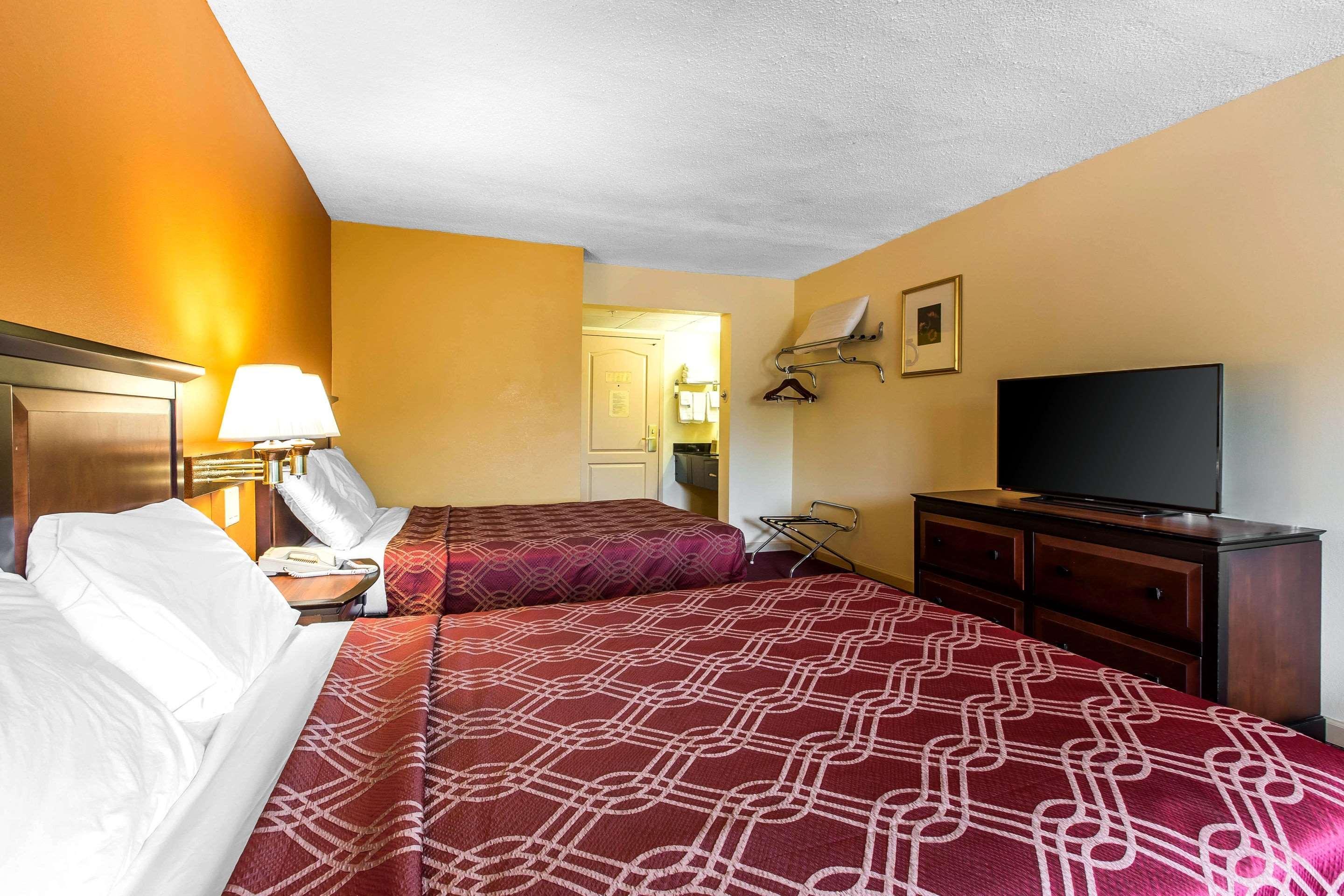 Econo Lodge At Six Flags Austell Exterior photo